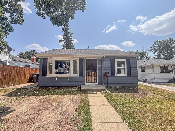 1107 E Moreland BOULEVARD, Waukesha, WI 53186