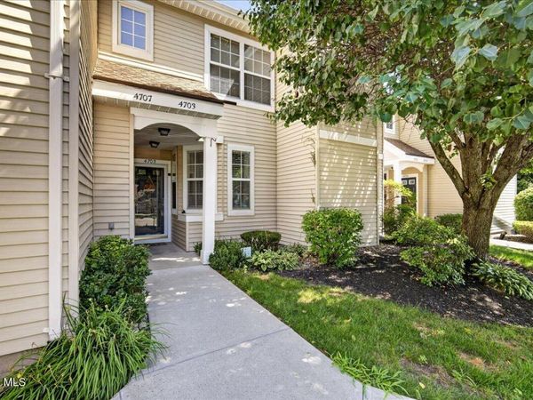 4703 S Foxwood Drive, Clifton Park, NY 12065