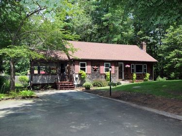 18 Chestnut Street, Middleboro, MA 02346