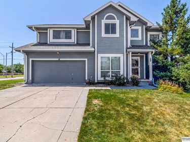2204 Queen Drive, Papillion, NE 68046