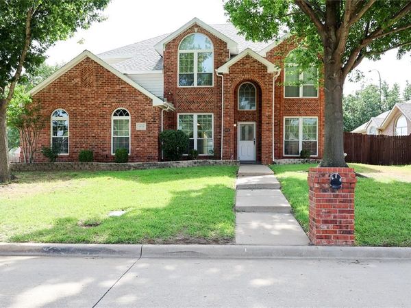 1931 PALOMA Way , Arlington, TX 76006