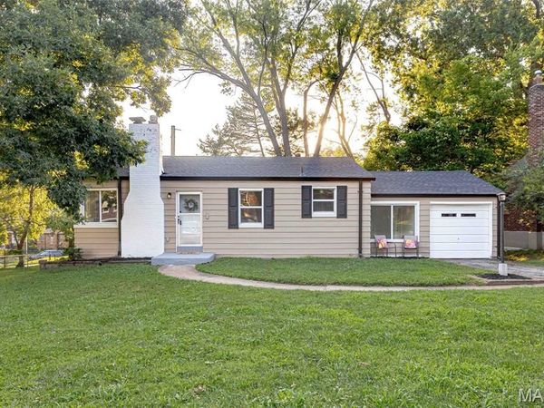 3709 Eminence Boulevard , St John, MO 63114
