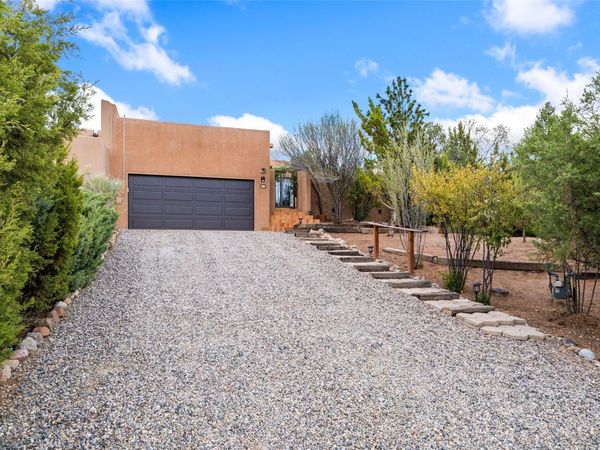 242 Loma Entrada, Santa Fe, NM 87501