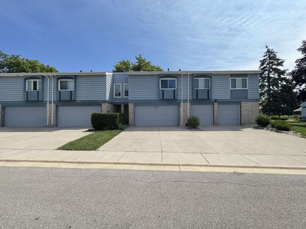 217 Lakeshore Lane, Bloomingdale, IL 60108