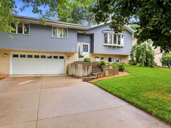 2930 Van Buren Street, Dubuque, IA 52001