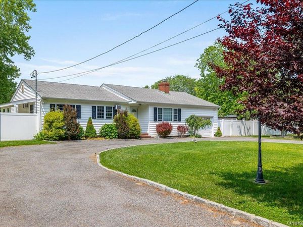 431 Head Of The Neck Road , Bellport, NY 11713