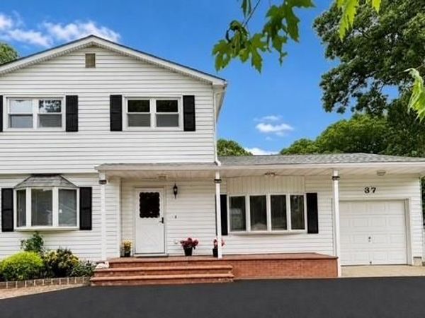 37 Hampton Avenue , Mastic, NY 11950
