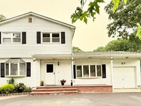 37 Hampton Avenue , Mastic, NY 11950