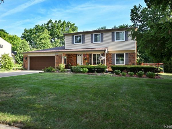 2032 Kristin Drive, Troy, Mi 48084
