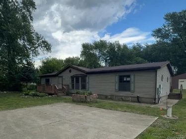 10537 Byron Road, Burns Township, Mi 48418
