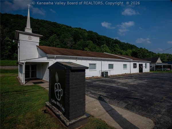 101 Main Avenue, Nitro, WV 25143