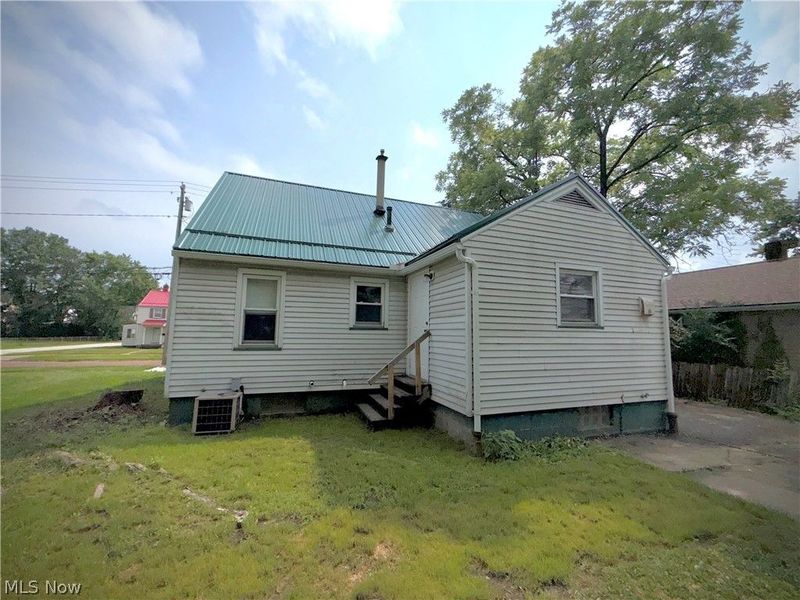 1049 Mckinley Street NE, Warren, OH 44483 Photo 3