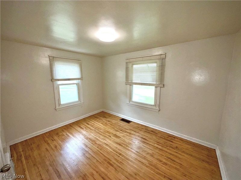 1049 Mckinley Street NE, Warren, OH 44483 Photo 9
