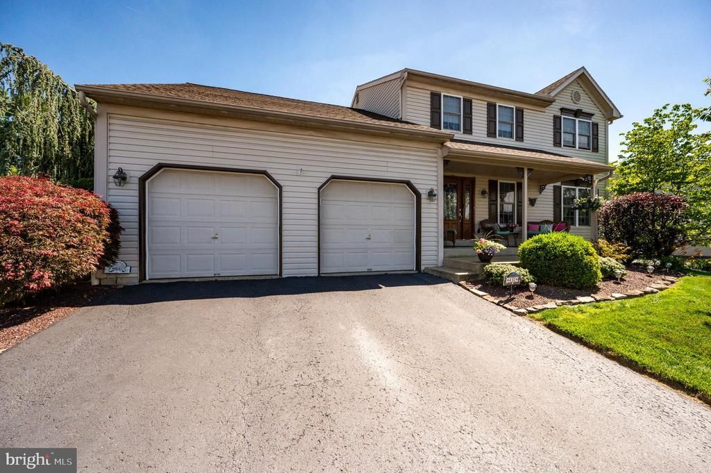 431 E AUGUSTA DRIVE, SINKING SPRING, PA 19608