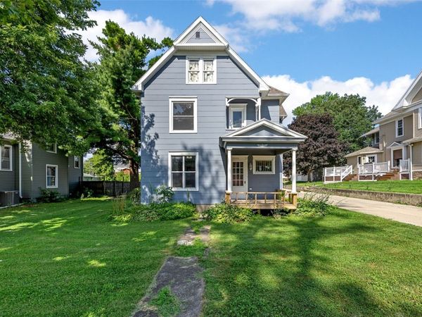 1806 8th Ave , Belle Plaine, IA 52208