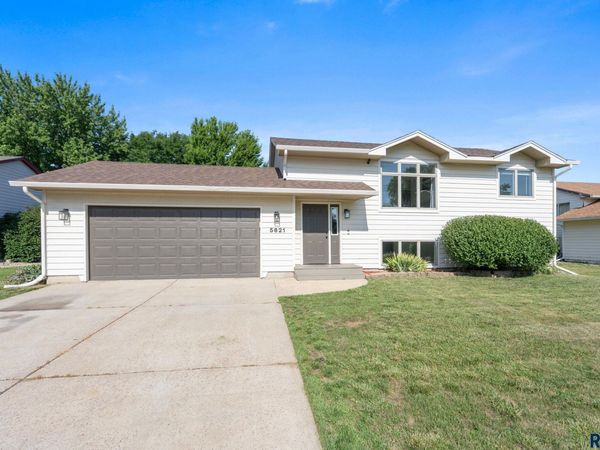 5621 S Southwind Ave, Sioux Falls, SD 57108
