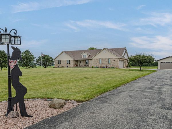 25111 S 104th Avenue, Frankfort, IL 60423