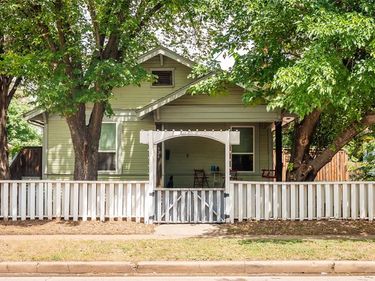 526 S Edgefield Avenue, Dallas, TX 75208