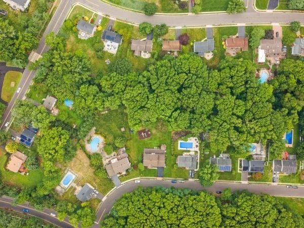 5 Brookside Cir, Marlboro, NJ 07746