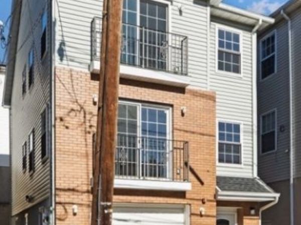 118 Oraton St, Newark, NJ 07104