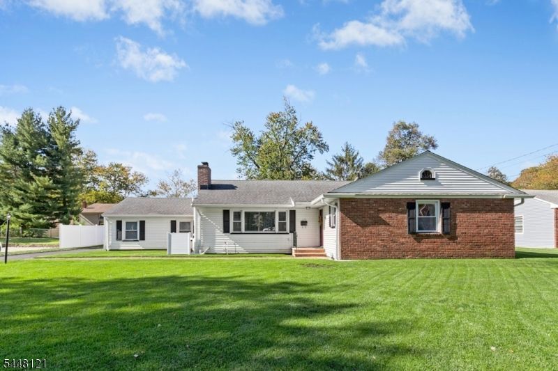 217 Robin Hood Rd, Mountainside, NJ 07092 Main Photo