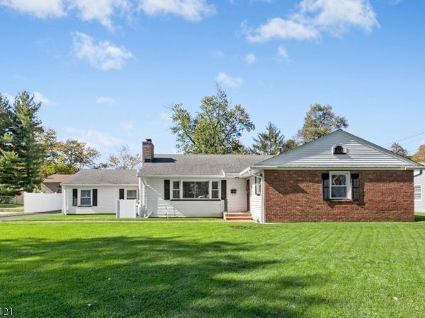 217 Robin Hood Rd, Mountainside, NJ 07092