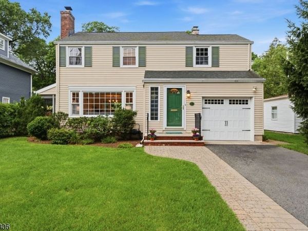 10 College Ave, Montclair, NJ 07043