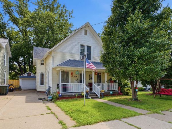 1816 HERSHEY, Muscatine, IA 52761