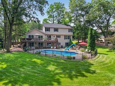 7665 Towering Pines Drive , Hamburg Twp, MI 48116