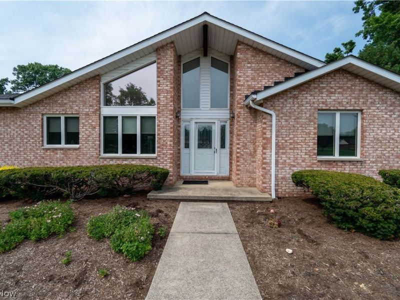 29451 Sayle Drive, Willoughby Hills, OH 44092 Photo 4