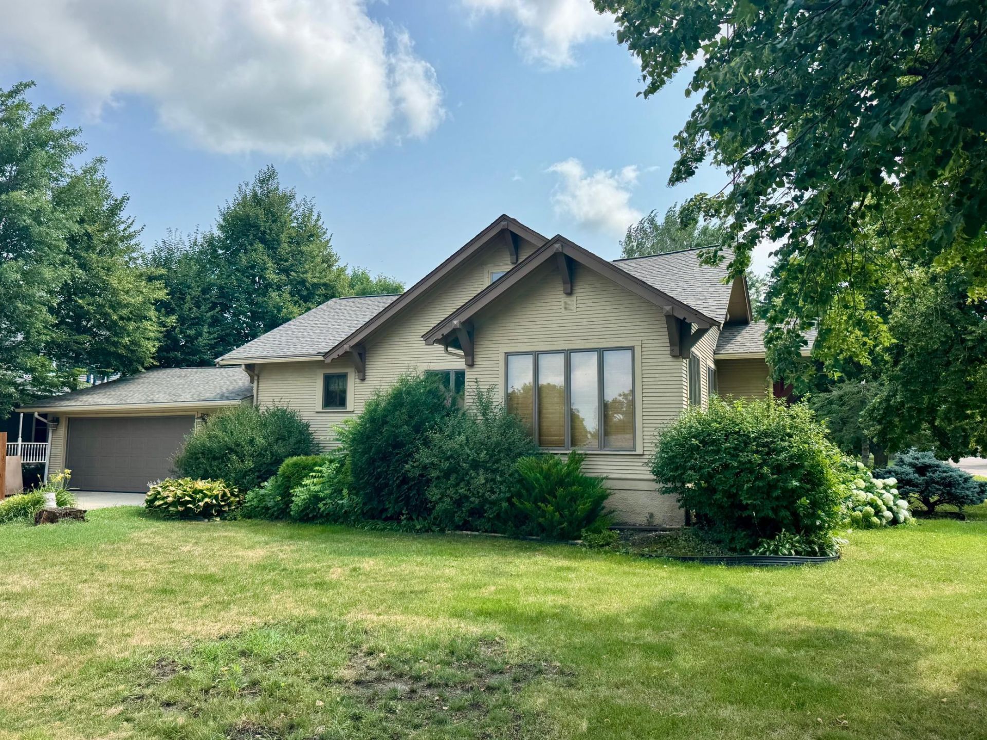 1008 W Ash Avenue , Olivia, MN 56277