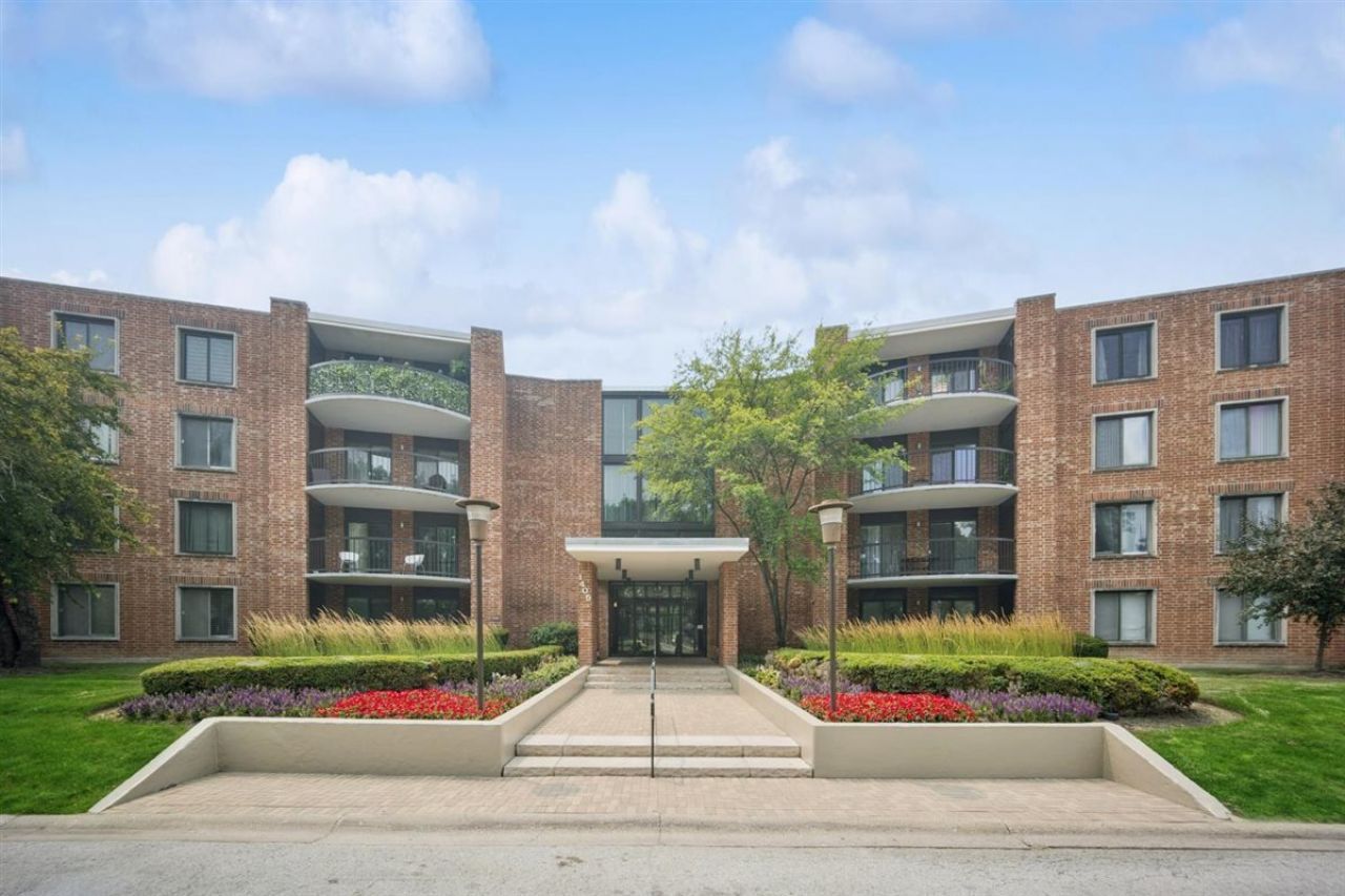 1405 E Central Road , Arlington Heights, IL 60005