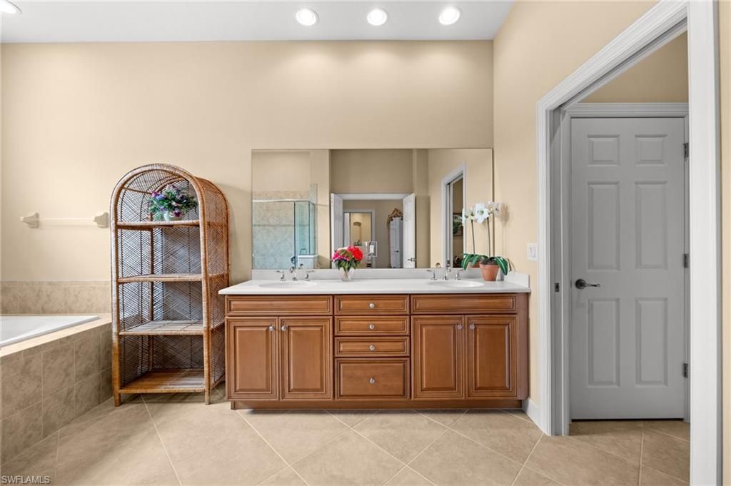 10391 Glastonbury Cir, Unit 202, Fort Myers, FL 33913 Photo