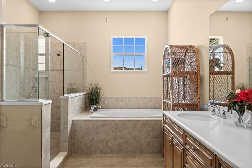10391 Glastonbury Cir, Unit 202, Fort Myers, FL 33913 Photo