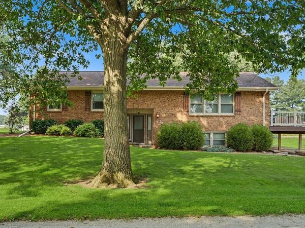 29 Dunlap , Sidney, IL 61877