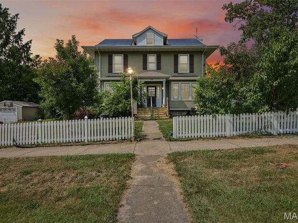 615 W Tremont Street, Hillsboro, IL 62049