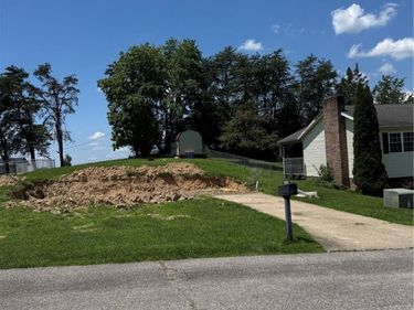418 Carriage Way, Hurricane, WV 25526