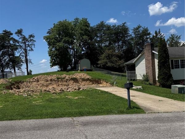 418 Carriage Way, Hurricane, WV 25526