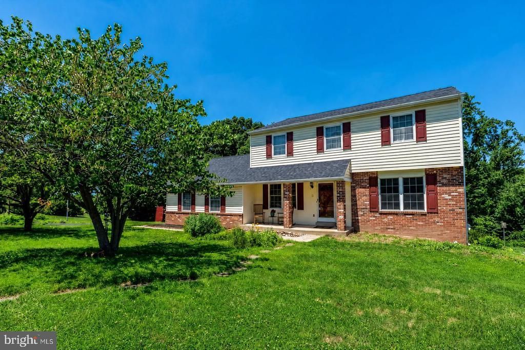 25 IROQUOIS DRIVE, ROYERSFORD, PA 19468