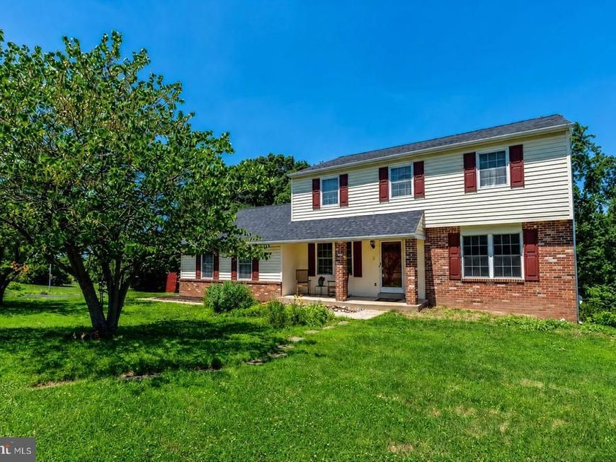 25 Iroquois Drive, Royersford, PA 19468 Main Photo