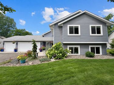2870 Jordan Drive, Woodbury, MN 55125