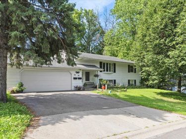 84 Logan Avenue W, West Saint Paul, MN 55118