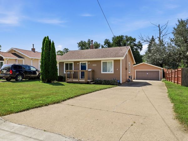 1322 Bundy Street, Des Moines, IA 50315