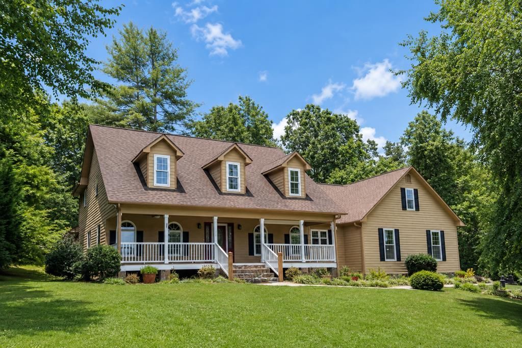 38 Oakwood Drive, Blue Ridge, GA 30513 Main Photo