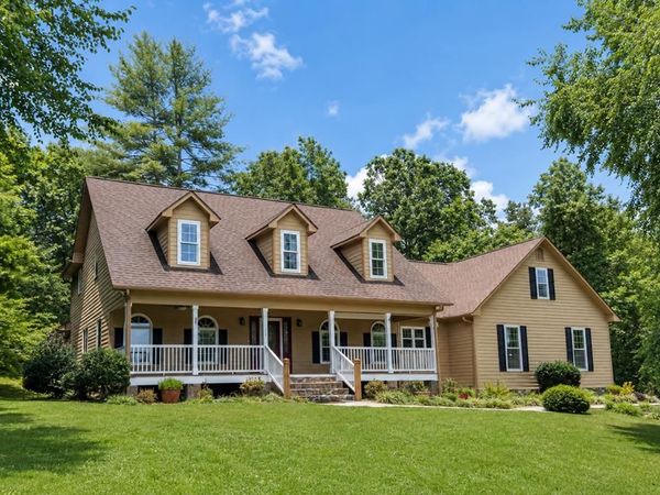 38 Oakwood Drive, Blue Ridge, GA 30513