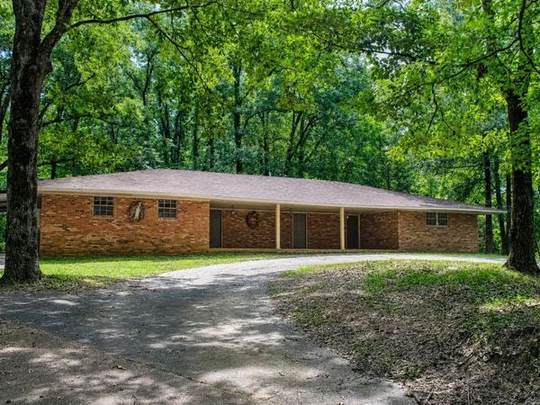 1126 N 4th St, West Helena, AR 72390