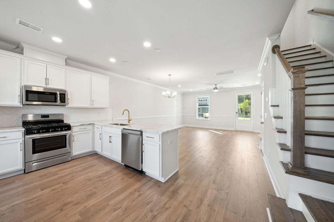 513 Green Fern Drive Photo 13