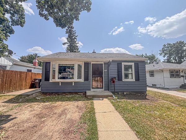 1107 E Moreland Blvd, Waukesha, WI 53186