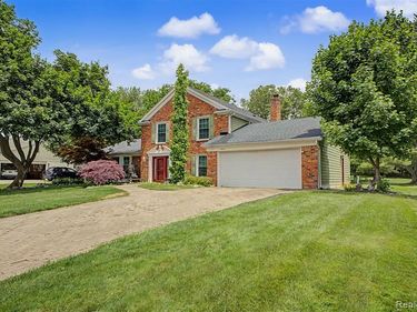 16638 Old Bedford Road , Northville Twp, MI 48168