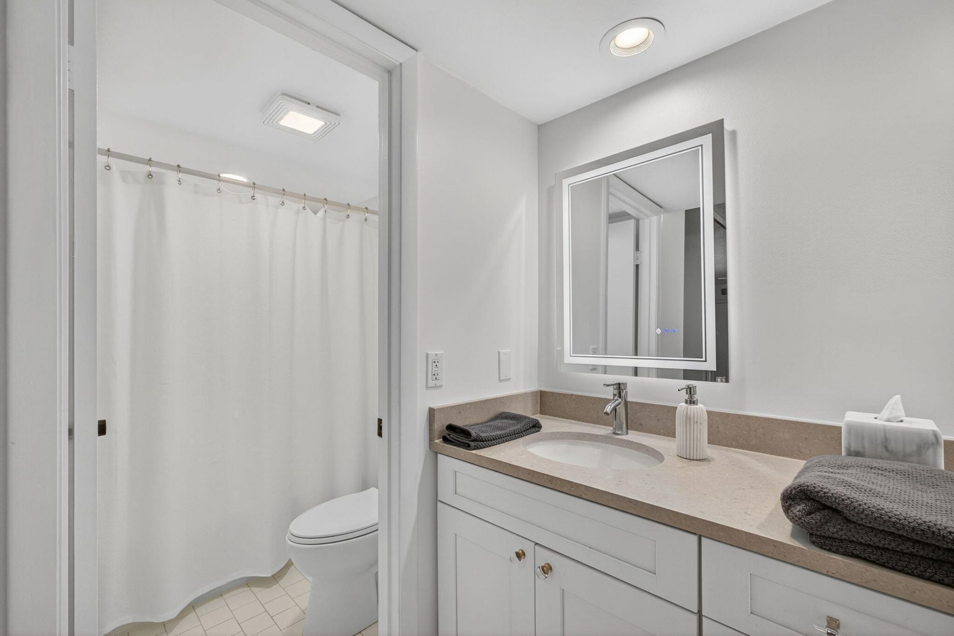 1700 Embassy Drive, Unit 103, West Palm Beach, FL 33401 Photo